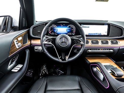 New 2025 Mercedes-Benz GLE 450e 4MATIC image 4