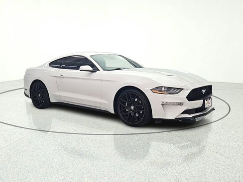 Used 2018 Ford Mustang Coupe RWD image 9
