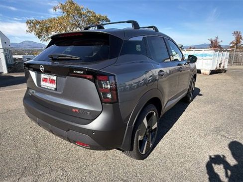 New 2026 Nissan Kicks SR w/ Cold Weather Package image 4