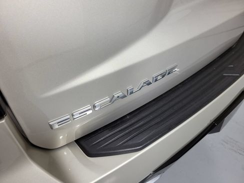 Used 2021 Cadillac Escalade Premium Luxury w/ Performance Package RWD image 5