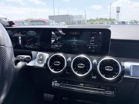 Used 2020 Mercedes-Benz GLB 250 w/ AMG Line image 13
