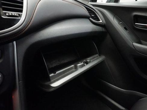 Used 2020 Chevrolet Trax LT FWD image 29