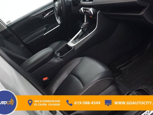 Used 2022 Toyota RAV4 XLE Premium image 8
