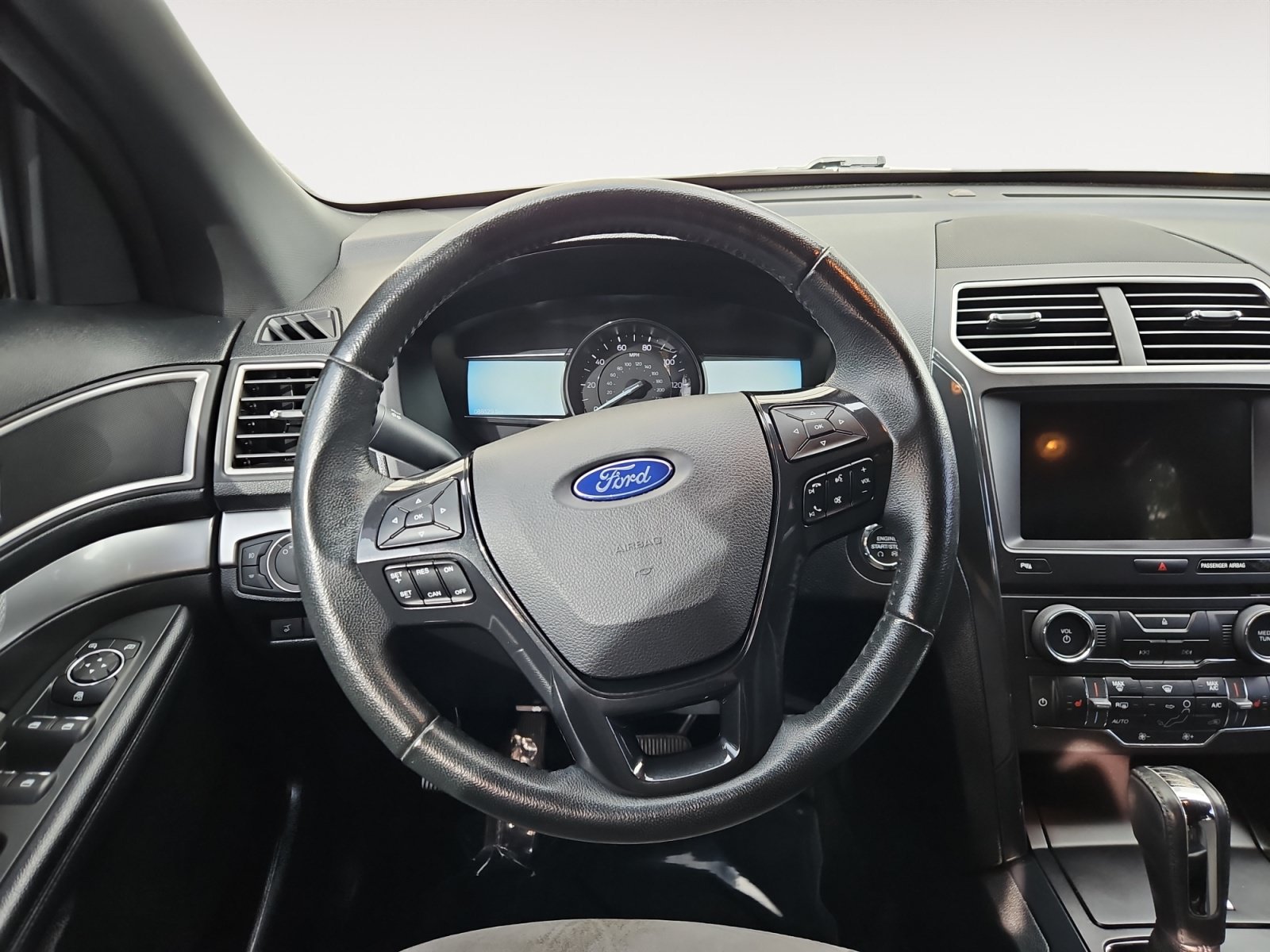 Used 2017 Ford Explorer XLT w/ Equipment Group 202A FWD image 12