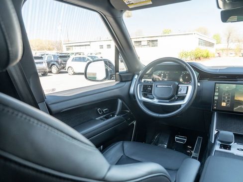 Used 2025 Land Rover Range Rover SE AWD/4WD image 19