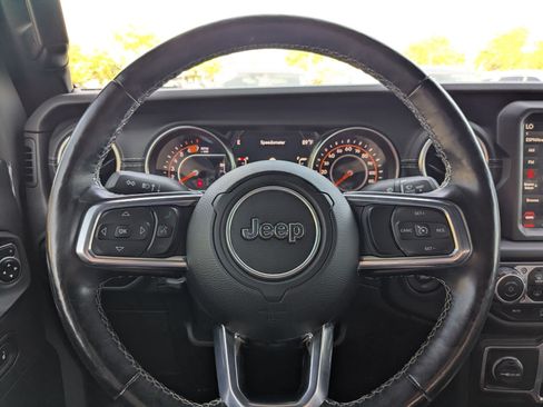 Used 2020 Jeep Wrangler Unlimited Sahara AWD/4WD image 18