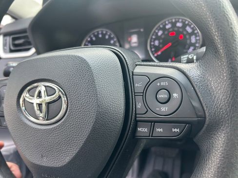 Used 2019 Toyota RAV4 XLE w/ Carpet Mat Package image 18