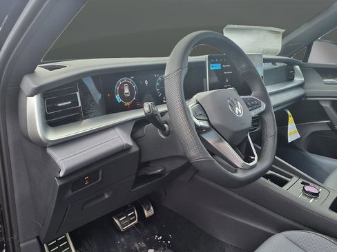 New 2026 Volkswagen Tiguan SE R-Line image 11