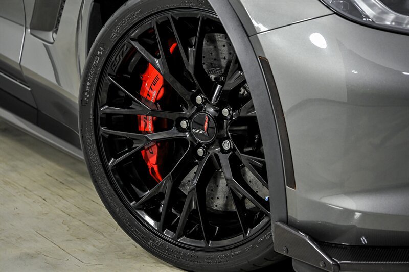 Used 2016 Chevrolet Corvette Z06 w/ 3LZ Preferred Equipment Group RWD image 3