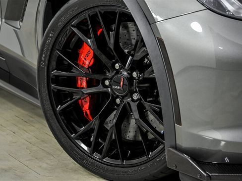 Used 2016 Chevrolet Corvette Z06 w/ 3LZ Preferred Equipment Group RWD image 3