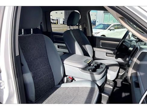 Used 2019 RAM 1500 Classic SLT w/ Luxury Group image 8