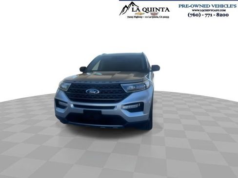 Used 2022 Ford Explorer XLT w/ Equipment Group 202A RWD image 3
