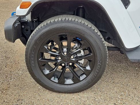 Used 2023 Jeep Wrangler Unlimited Sahara image 11