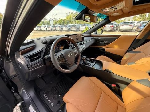 Used 2025 Lexus ES 300h Ultra Luxury w/ Accessory Package (Z2) FWD image 12