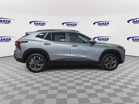 Used 2024 Chevrolet Trax LT w/ Driver Confidence Package image 4