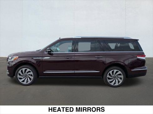 Used 2024 Lincoln Navigator L Reserve AWD/4WD image 2