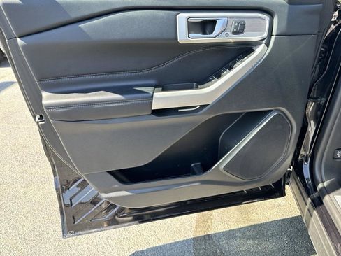 Used 2022 Ford Explorer Limited w/ Equipment Group 301A image 13