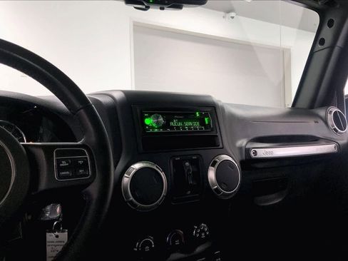 Used 2018 Jeep Wrangler Unlimited Sahara image 13