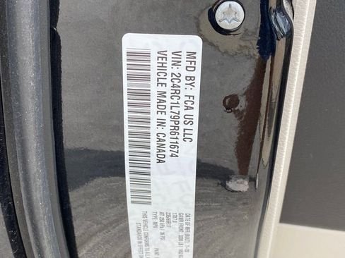 Used 2023 Chrysler Pacifica Touring-L FWD image 34