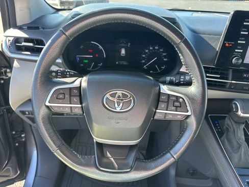 Used 2024 Toyota Sienna XLE image 13