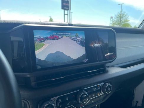 Used 2024 Jeep Wrangler Willys image 17