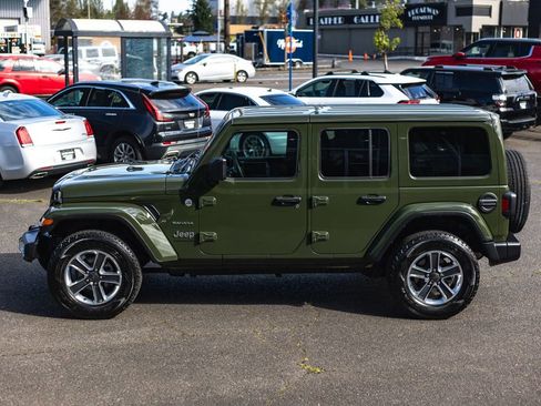 Used 2023 Jeep Wrangler Unlimited Sahara AWD/4WD image 11