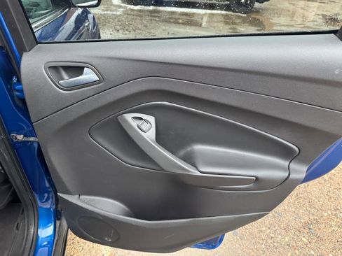 Used 2019 Ford Escape SE image 17