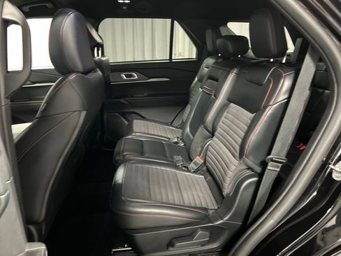 Used 2025 Ford Explorer ST-Line w/ ST-Line Street Pack image 23