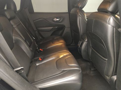 Used 2019 Jeep Cherokee Latitude Plus image 19