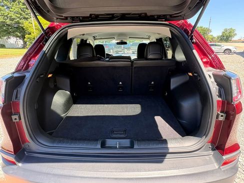 Used 2019 Jeep Cherokee Latitude Plus AWD/4WD image 16