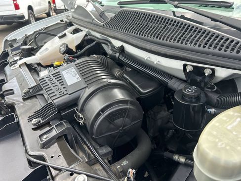 Used 2017 Chevrolet Express 2500 RWD image 15