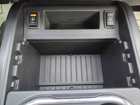 Used 2019 Nissan Titan SL w/ Midnight Edition image 31