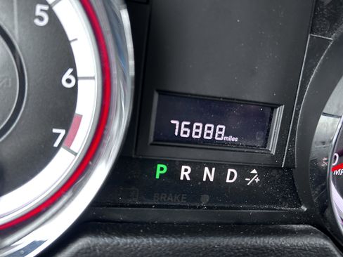 Used 2017 Dodge Grand Caravan SE w/ UConnect Hands-Free Group image 17