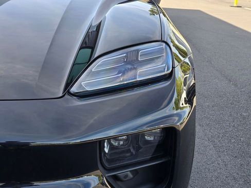 New 2026 Porsche Macan 4 Electric image 12