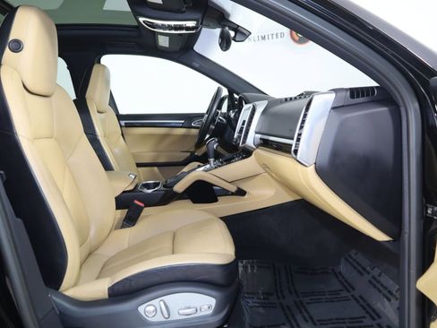 Used 2017 Porsche Cayenne Platinum Edition AWD/4WD image 13