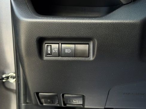 Used 2022 Toyota RAV4 XLE image 32