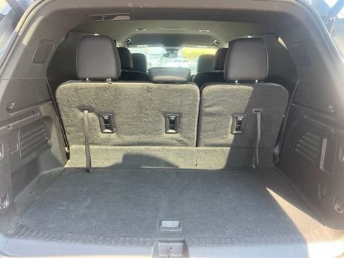 Used 2025 Chevrolet Traverse LT FWD image 14