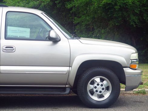 Used 2002 Chevrolet Suburban LT AWD/4WD image 31