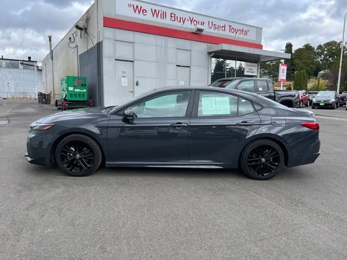 Used 2025 Toyota Camry SE FWD image 7