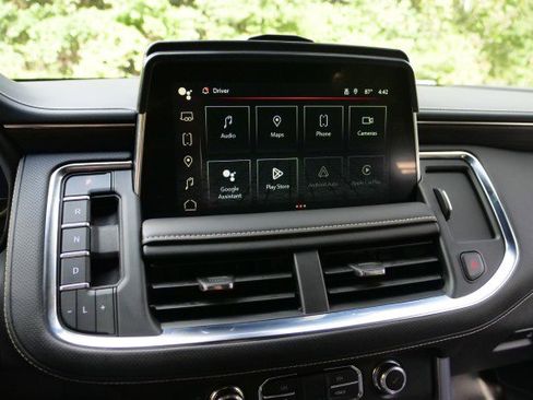 Used 2024 GMC Yukon XL SLT w/ SLT Luxury Package image 11