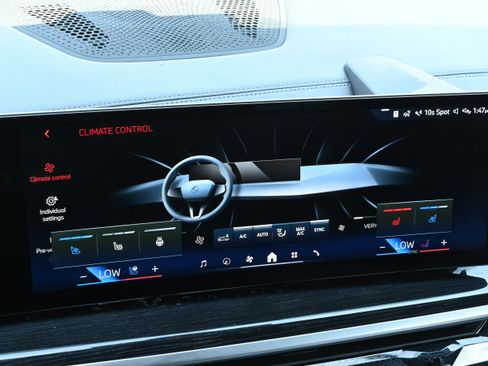 Certified 2024 BMW X5 xDrive40i w/ M Sport Package image 18