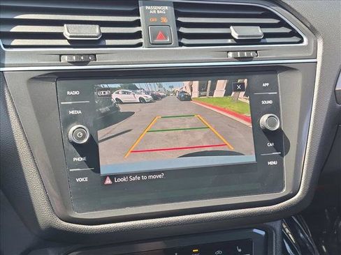 Certified 2022 Volkswagen Tiguan SE w/ Panoramic Sunroof Package AWD/4WD image 14