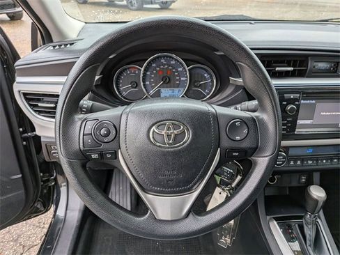 Used 2015 Toyota Corolla LE image 17