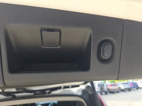Used 2018 Cadillac Escalade Luxury image 16