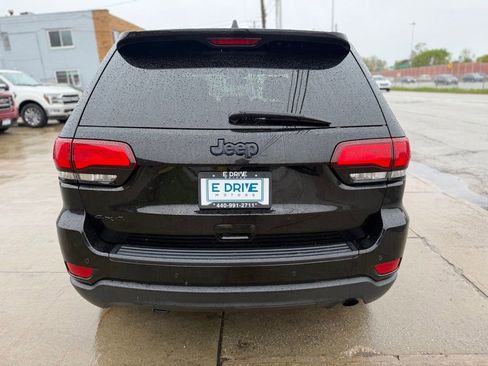 Used 2019 Jeep Grand Cherokee Laredo AWD/4WD image 6