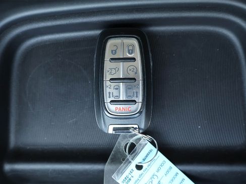 Used 2020 Chrysler Pacifica Touring-L w/ Tire & Wheel Group image 20