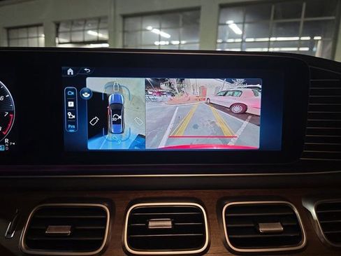 Used 2025 Mercedes-Benz GLS 63 AMG 4MATIC image 25