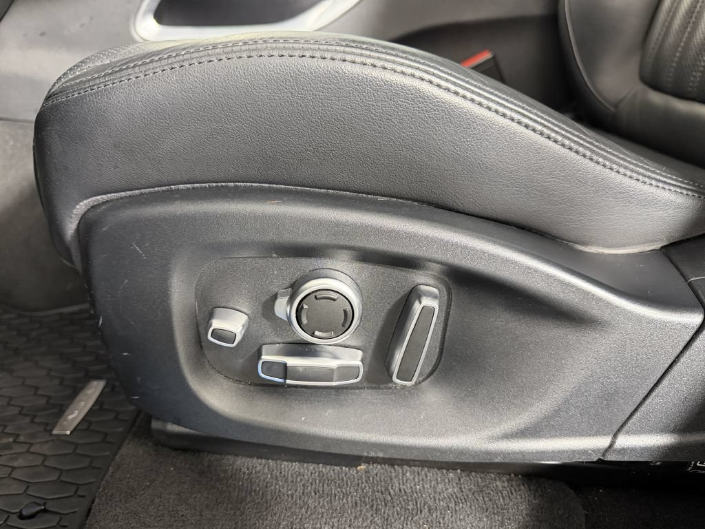 Used 2019 Jaguar F-PACE Portfolio AWD/4WD image 42