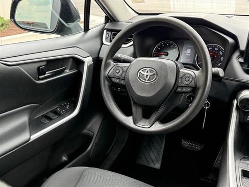 Used 2021 Toyota RAV4 LE FWD image 10