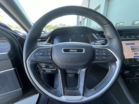 Used 2022 Jeep Grand Cherokee L Limited w/ Luxury Tech Group II AWD/4WD image 17